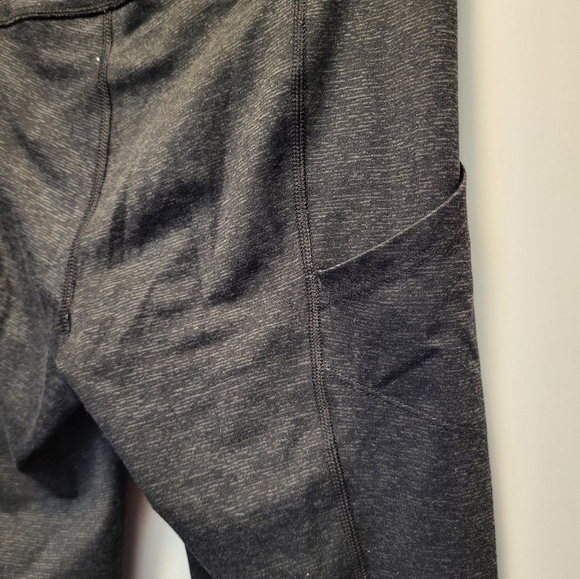 Under Armour Sleek Black Workout Leggings - Size S - Picture 3 of 3